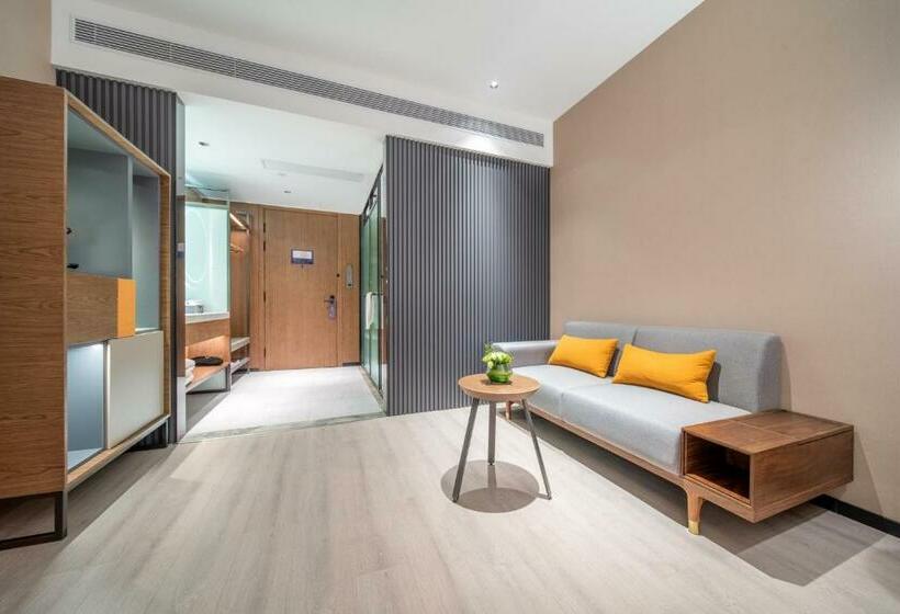 带大床的豪华间, Urcove By Hyatt Shenzhen Nanshan Science And Technology Park