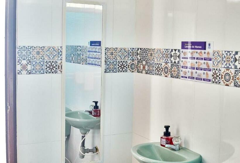 اتاق اکونومی, Hostal Astroblue