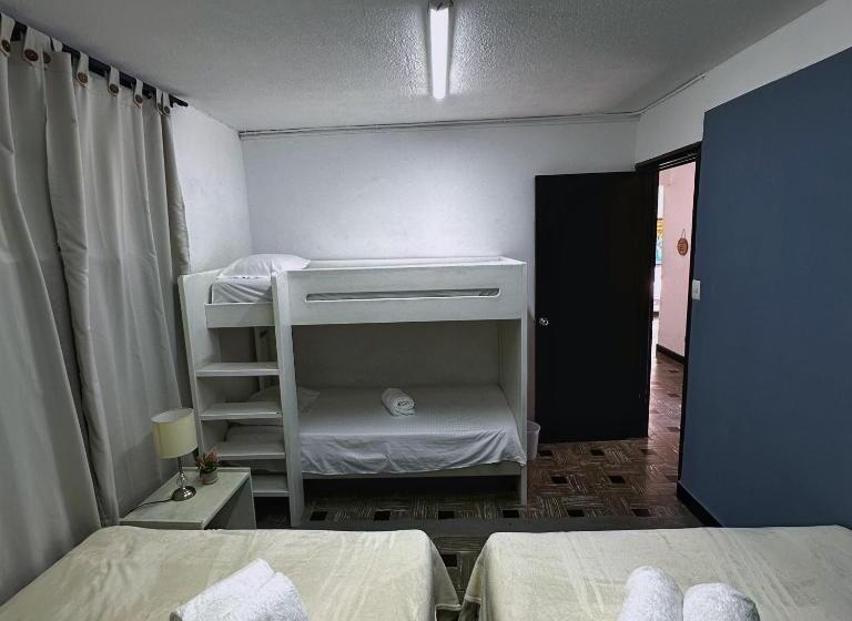 اتاق اکونومی, Hostal Astroblue