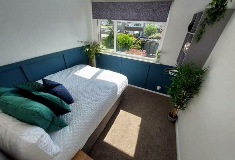 Дом 1 Спальня, Perfect Cowes Retreat With Hot Tub