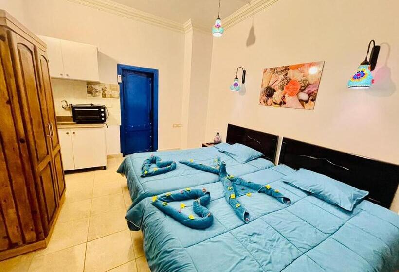 חדר סטנדרט לשלושה, Dolphina Hotel & Restaurant