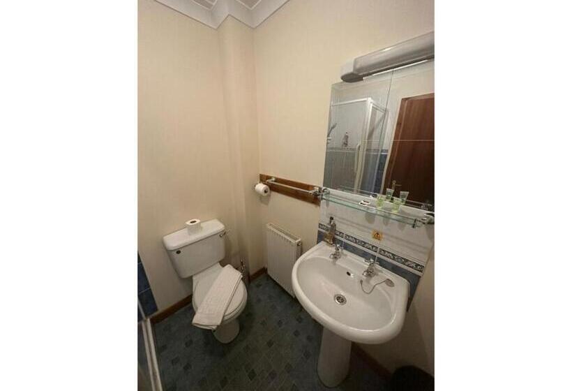 Номер Стандарт Трехместный, Oyo Mackay S Travel Lodge