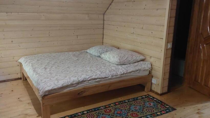 标准三人间, крайня хата