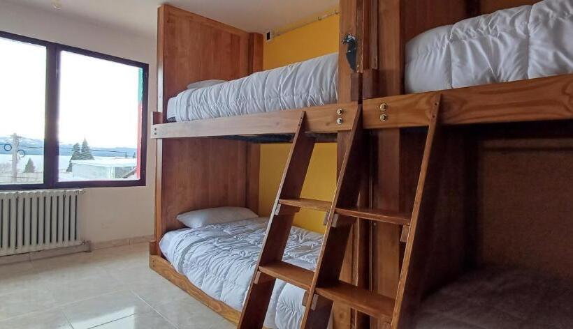 Łóżko we Wspólnym Pokoju, Nina Hostel