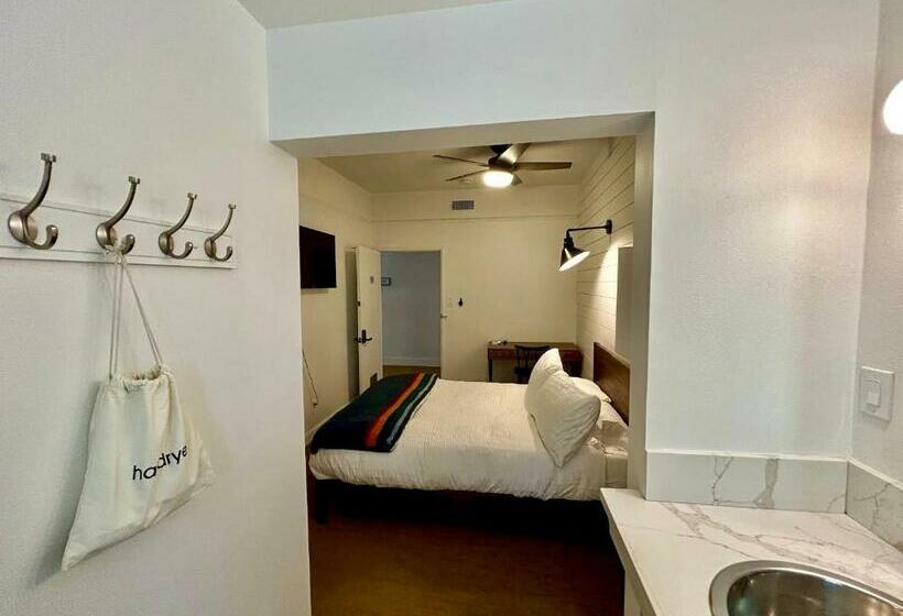 장애인을 위한 스탠다드 룸, Sierra Motor Lodge   A Sierra Blue