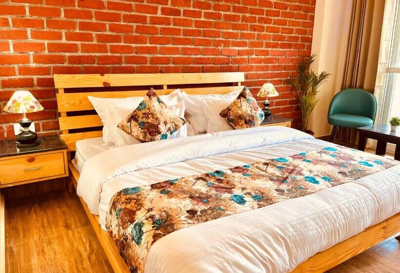 标准间, Pinerock & Cafe, Mussoorie   Mountain View Luxury Rooms With Open Rooftop Cafe