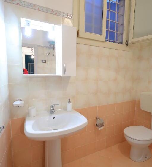 Quarto Estandar com Sacada, Dal Commediante Apartment And Room