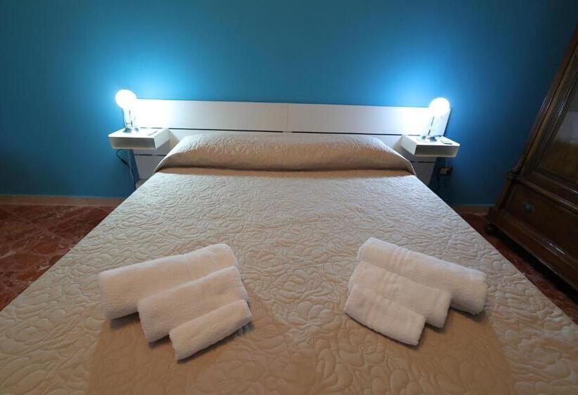 Quarto Estandar com Sacada, Dal Commediante Apartment And Room