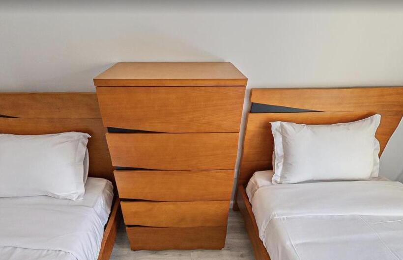Номер Стандарт с Балконом, We Are Hostel