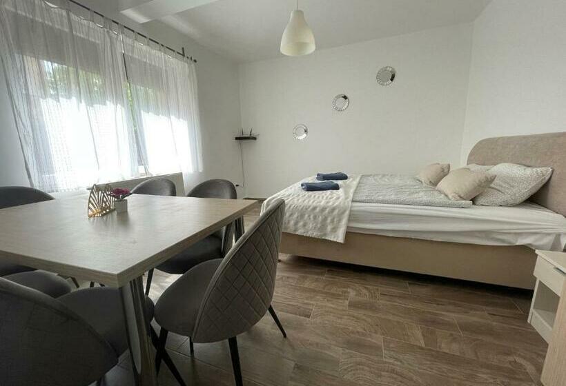 Апартаменты 2 Спальни, New Beachapartman