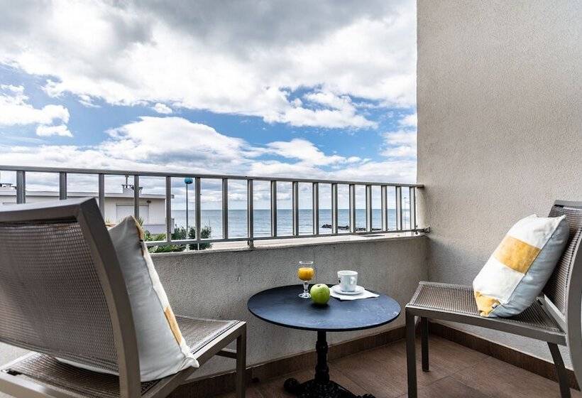オーシャンビュースタンダードルーム, Hôtel Du Midi Plage