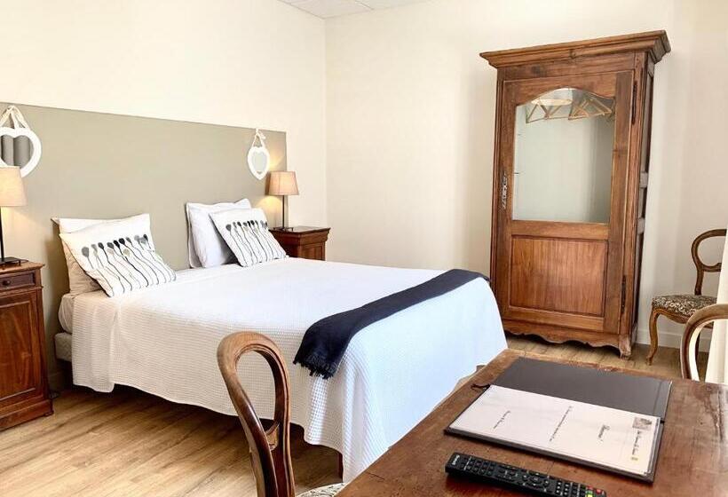 Номер Комфорт, Hôtel Restaurant La Désirade