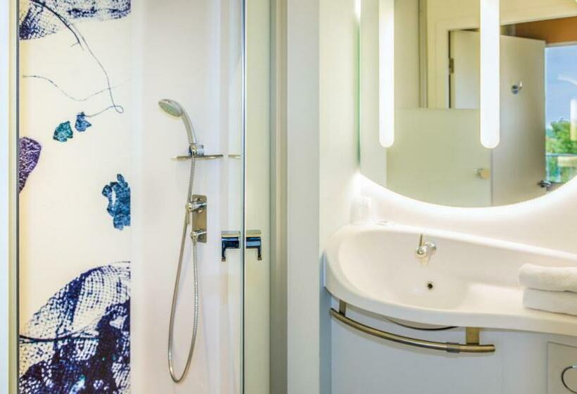 Номер Стандарт с Койками, Ibis Budget Clermont Ferrand Le Brezet Aeroport