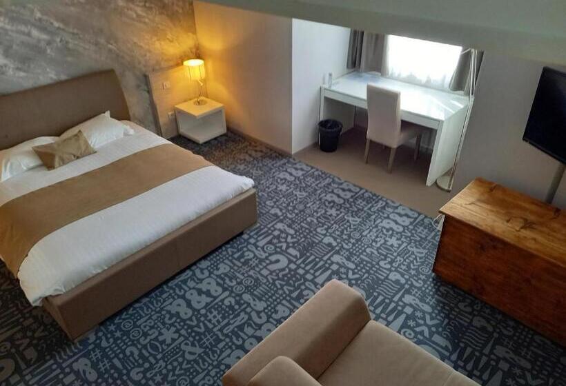 Семейный Номер, Le Dormeur