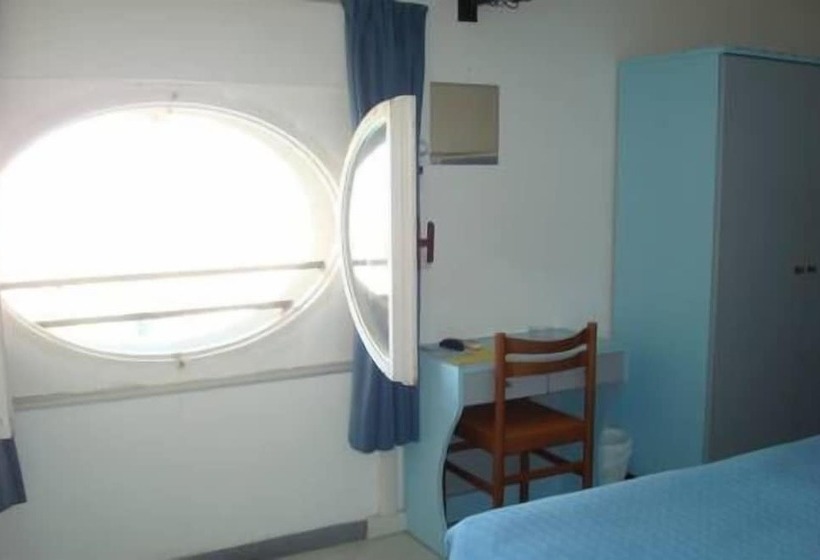 Quarto Triplo Estandar, Sayonara