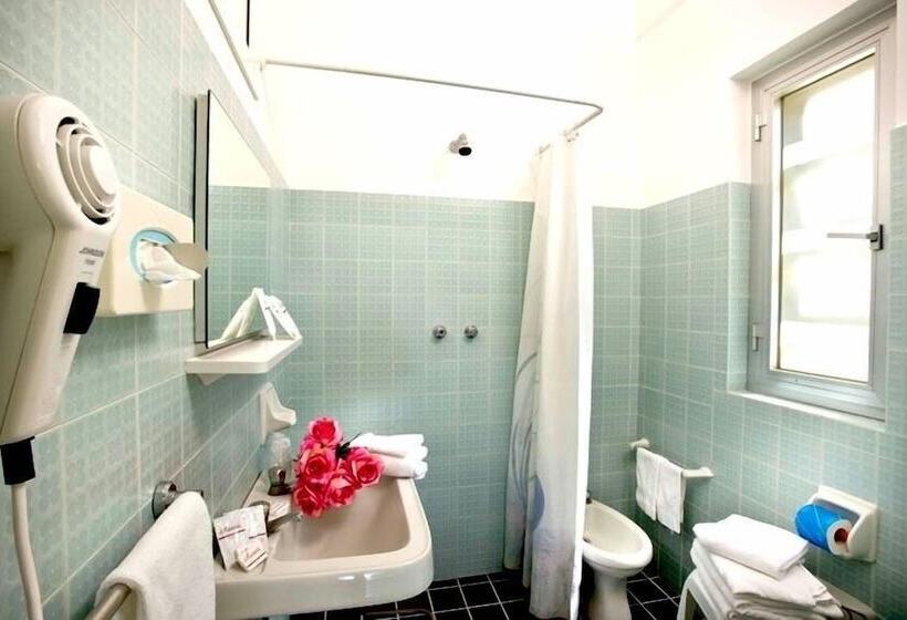 Quarto Triplo Estandar, Sayonara
