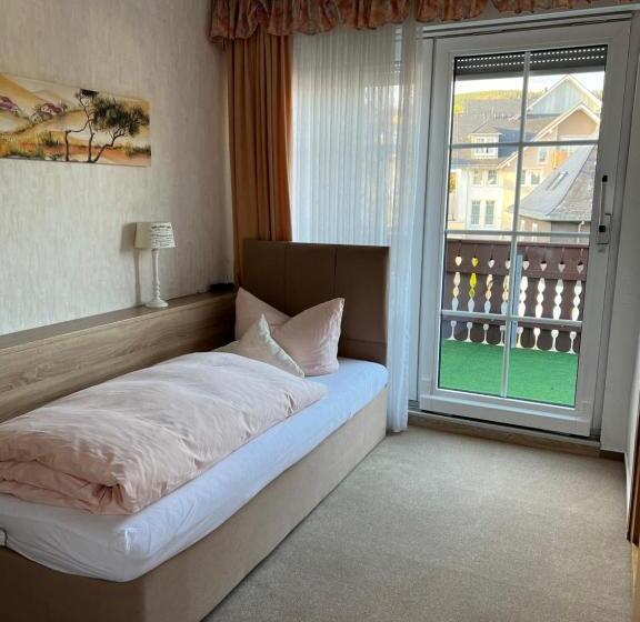 Номер Стандарт Индивидуальный с Балконом, Sevda S Hotel Garni Weinforth