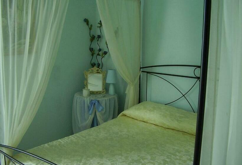 اتاق استاندارد با سرویس بهداشتی مشترک, Cinqueterre Holidays