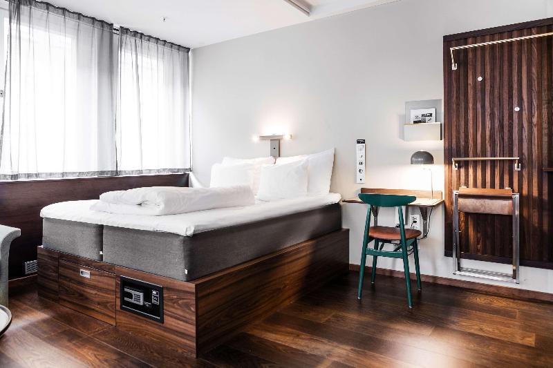 패밀리 룸, Best Western And