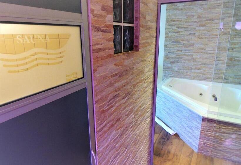 Люкс, Mondrian Suite
