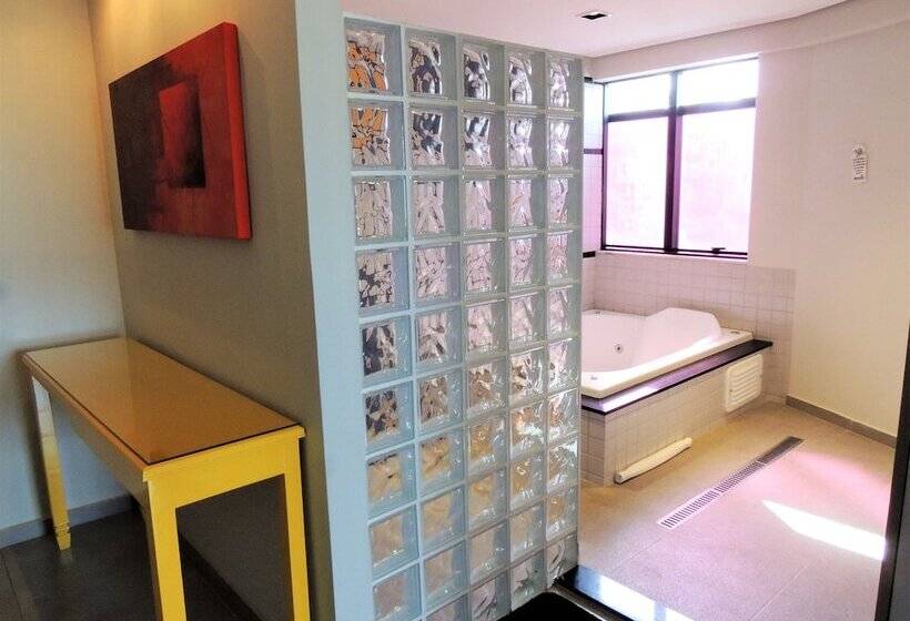Люкс, Mondrian Suite