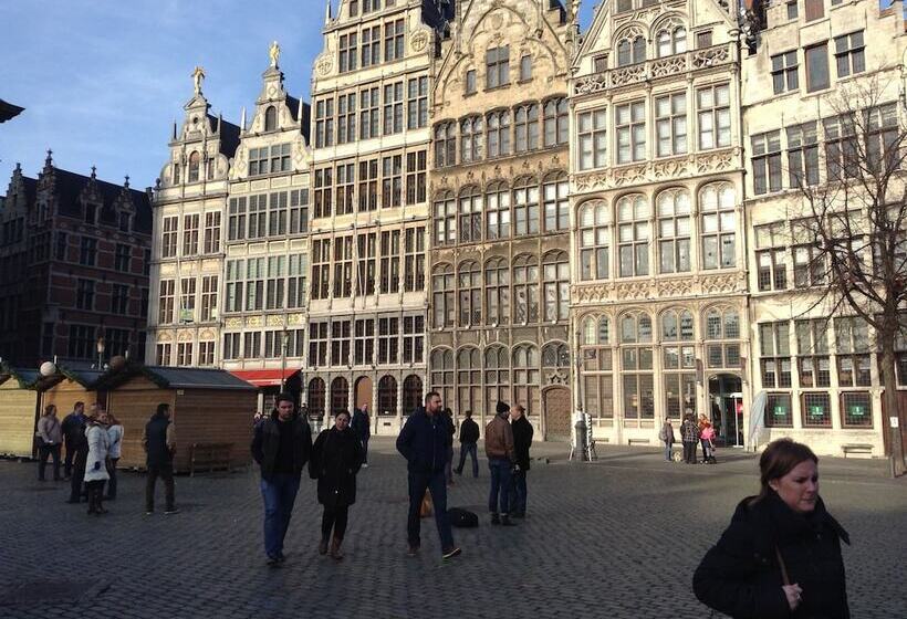 سوییت جونیور, T Stadhuys Grote Markt