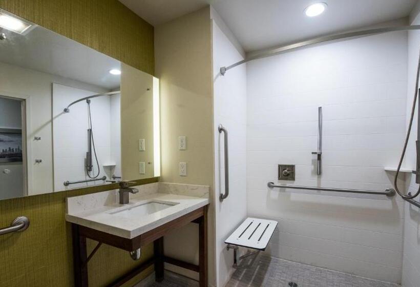 适合残疾人士使用的带超级大床的标准间, Best Western Plus Gardena Los Angeles Inn & Suites