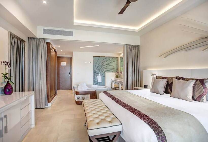 سوییت جونیور لوکس با چشم‌انداز دریا, Royalton Blue Waters Montego Bay, An Autograph Collection All Inclusive Resort
