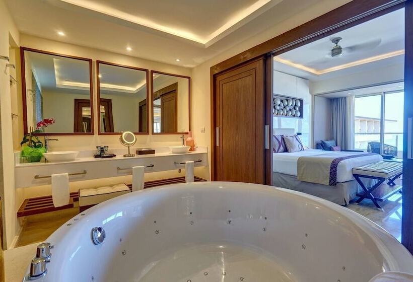 سوئیت دلوکس 2 خوابه, Royalton Blue Waters Montego Bay, An Autograph Collection All Inclusive Resort