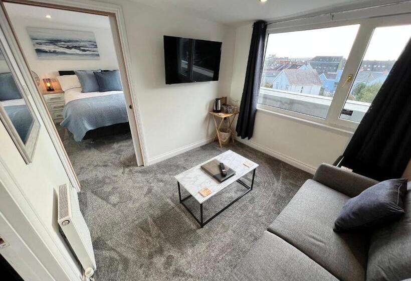 Люкс Deluxe Кровать Кинг, Coach Guest House