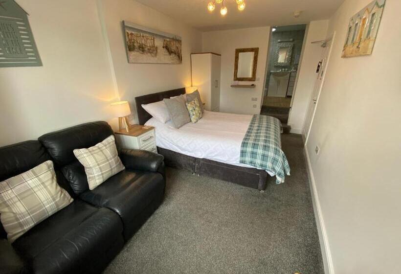 חדר סטנדרט עם מיטת קינג, Coach Guest House