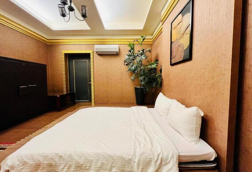 سوییت, Motel Fabulous