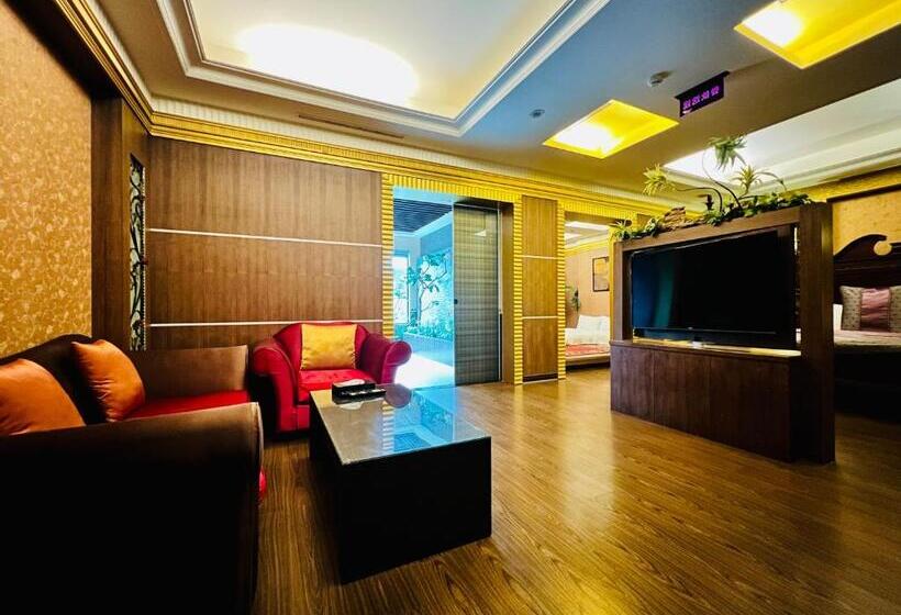 سوییت, Motel Fabulous