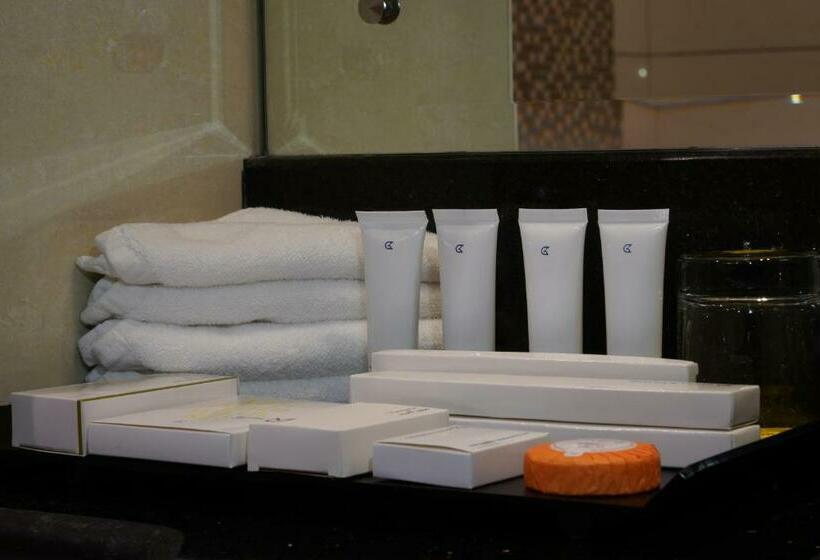 Номер Стандарт, Golden Tulip Downtown Abu Dhabi