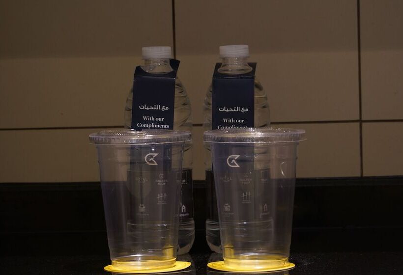 Standard Egyszemélyes Szoba Kétágyas Ággyal, Golden Tulip Downtown Abu Dhabi