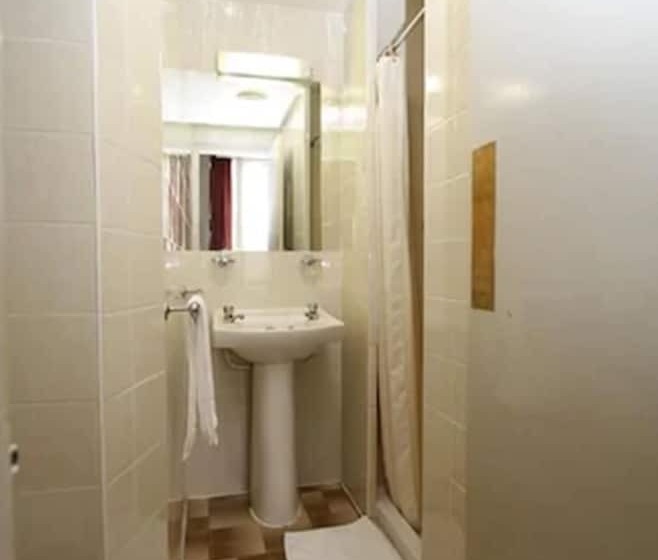 חדר סטנדרט לארבעה, Ridgemount