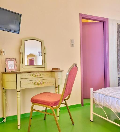 اتاق استاندارد چهار تخته, Boutique Florence