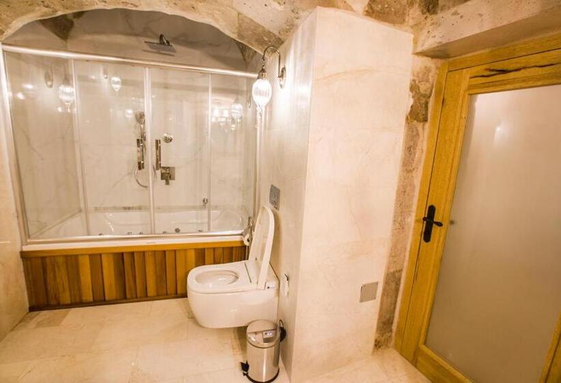 سوئیت با تخت بزرگ, Imperial Cave Suites & Spa