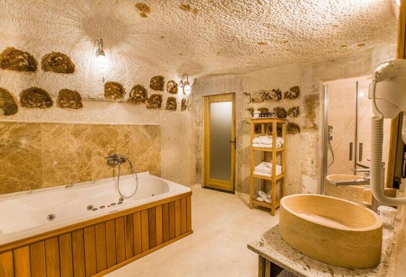 سوئیت با تخت بزرگ, Imperial Cave Suites & Spa