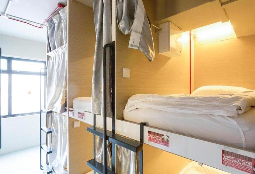 تختخواب در اتاق مشترک, K2 Guesthouse Central