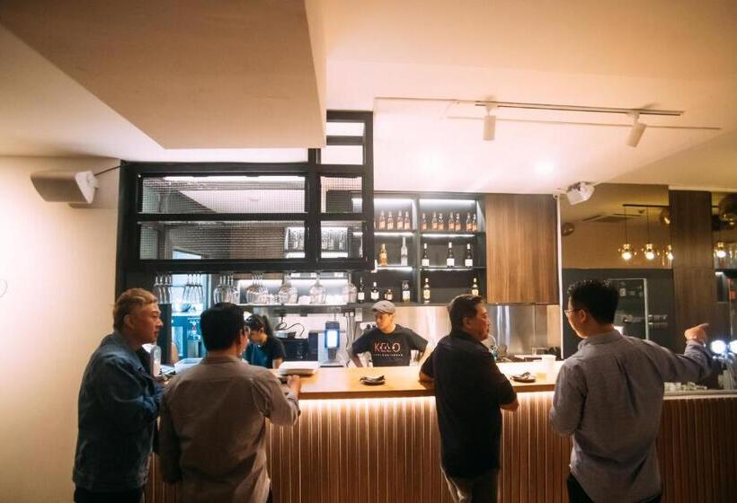 تختخواب در اتاق مشترک, K2 Guesthouse Central