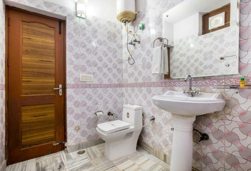 Quarto Deluxe, Fabexpress Ivy Inn Sector 35