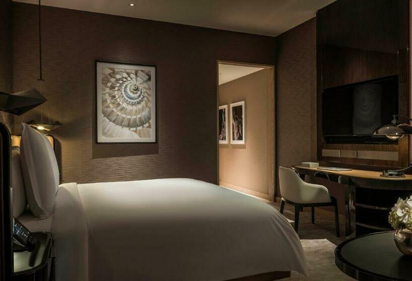 Номер Deluxe Кровать Кинг, Four Seasons Hotel Dubai International Financial Centre