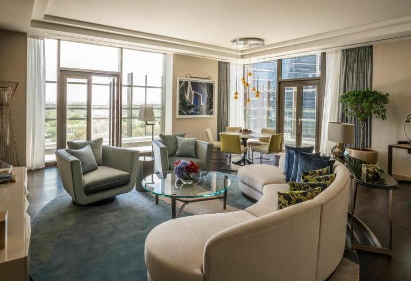 带大床的套房, Four Seasons Hotel Dubai International Financial Centre