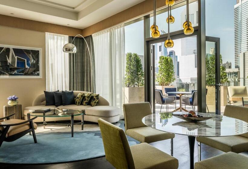 带大床的套房, Four Seasons Hotel Dubai International Financial Centre