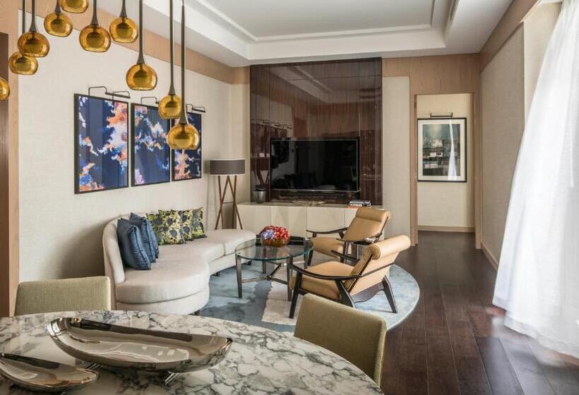 带大床的套房, Four Seasons Hotel Dubai International Financial Centre