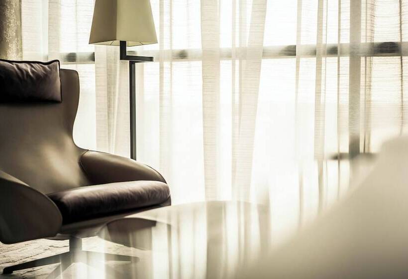 带双人床的标准工作室, Four Seasons Hotel Dubai International Financial Centre