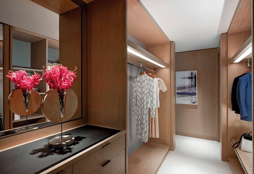 Люкс Повышенной Комфортности, Four Seasons Hotel Dubai International Financial Centre