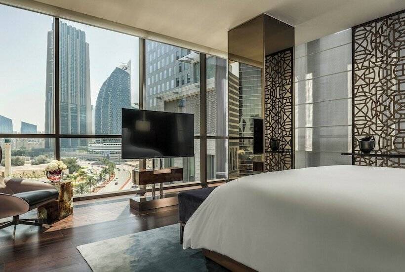 Люкс Повышенной Комфортности, Four Seasons Hotel Dubai International Financial Centre