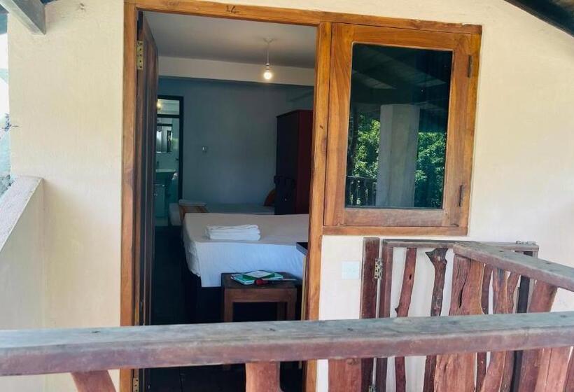 Трехместный Номер Стандарт с Видом, Shell Resort